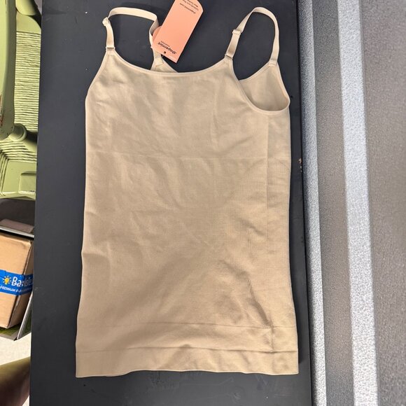 SHAPERMINT Essentials Brand New Scoop Neck Cami - Picture 2 of 9